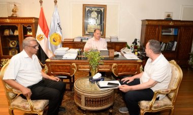 محافظ أسيوط يعتمد قرار ترقية 20 موظفًا بمديرية التنظيم والإدارة بالمحافظة