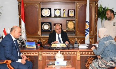 لبحث شكواهم.. محافظ قنا يواصل استقبال 120 مواطن داخل مكتبه