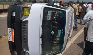 انقلاب ميكروباص وسيارة ملاكي على طريق جمصة بالدقهلية