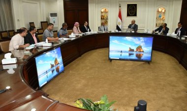 وزير الإسكان يلتقي مجموعة عمل مشروع «بيت الوطن» لمتابعة سير العمل به