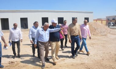 محافظ الوادي الجديد يتفقد مجمع التمور وتجهيزات أرض المعارض بالملتقى التسويقي