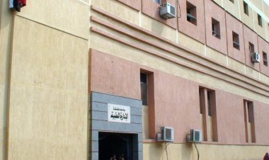 نائب رئيس جامعة طنطا يستعرض تقريرا حول خدمات الإدارة الطبية