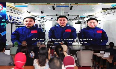 المصريين الأحرار يشارك في حوار رواد فضاء الصين