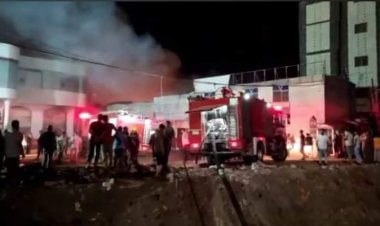 عاجل| استشهاد أحد رجال الدفاع المدني في حريق مخزن بالدقهلية 