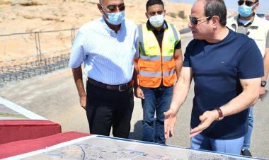 الرئيس السيسي يتفقد عدد من الطرق والمحاور بالقاهرة