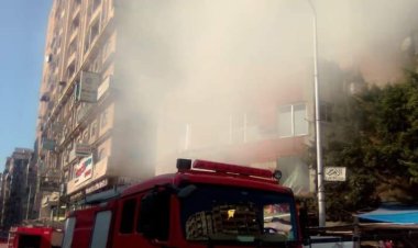 نشوب حريق بمخلفات اعلى سطح عقار بالإسكندرية