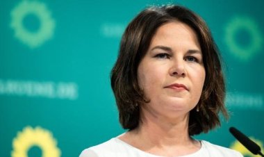 وزيرة الخارجية الألمانية تصل إلى كييف في زيارة غير معلنة