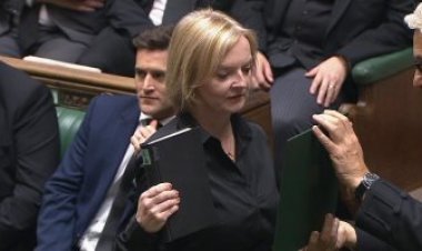 أعضاء مجلس العموم البريطاني يؤدون قسم الولاء للملك الجديد تشارلز الثالث