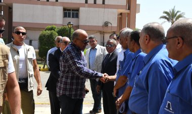 وزير قطاع الأعمال العام  يتفقد مجمع الألومنيوم بنجع حمادي ويشيد بجهود العاملين