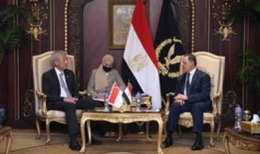 محمود توفيق يستقبل الوزير الأول مُنسق الأمن الوطنى بسنغافورة