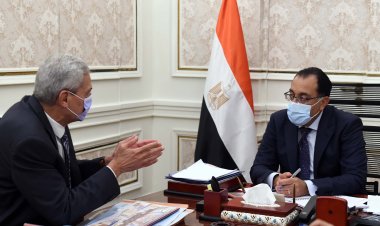 رئيس الوزراء يؤكد أهمية استكمال خطط تلبية الاحتياجات المطلوبة من الأدوية والمستلزمات الطبية