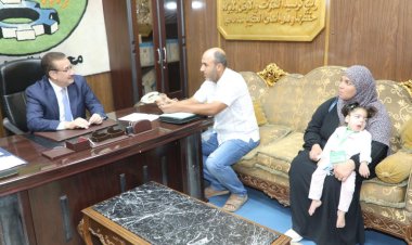 محافظ المنوفية يواصل لقاءاته اليومية بالمواطنين ويقرر صرف مساعدات مالية وعينية لأسرة.. صور