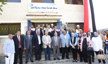 رئيس القابضة للمياه يزور فرع خدمة العملاء المميكن لمياه القاهرة