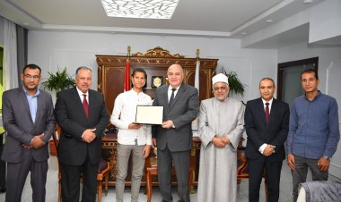 بحضور أسرهم.. محافظ قنا يكرم أوائل الثانوية الأزهرية