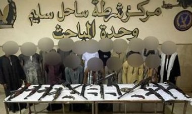ضبط رشاشات وبنادق آلية في حملة مداهمات بأسيوط