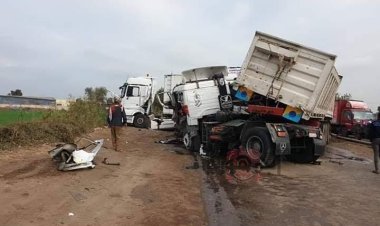 مصرع شخصين في حادث تصادم سيارتين بطريق العاشر من رمضان