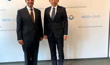 سفير مصر في بروكسل يبحث مع أمين عام منظمة الجمارك العالمية  سبل تعزيز التعاون