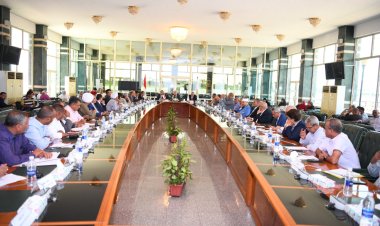 خلال الاجتماع الدورى.. محافظ قنا يناقش عدد من القضايا مع أعضاء مجلسي النواب والشيوخ 