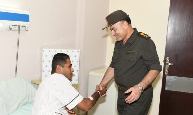 رئيس الأركان يزور مصابى العمليات الحربية بالمجمع الطبى للقوات المسلحة بكوبرى القبة