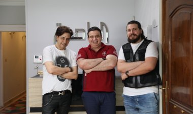 صور | فارس ومحمد قماح يحتفلان بنجاح «طير أنا» مع موقع «العاصمة»