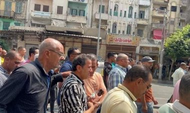 انهيار أحمد شيبة في أثناء تشييع جنازة شقيقه إلى مثواه الأخير بالإسكندرية