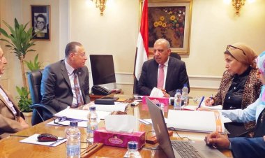 وزير قطاع الأعمال يتابع تطوير شركة «سيجوارت» ويوجه برفع الطاقة الإنتاجية