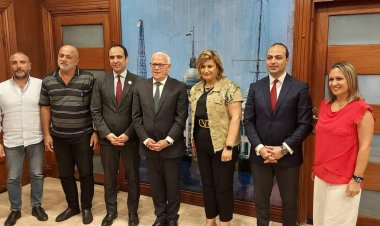 محافظ بورسعيد يستقبل وفد اتحاد المستشفيات العرب