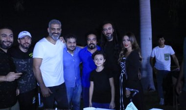 هاني عادل يحتفل بعيد ميلاده مع أسرة مسلسل «الغراب»