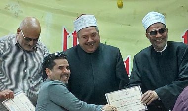 تكريم معلمي الخط العربي المشاركين في تنمية المهارات بقطاع المعاهد