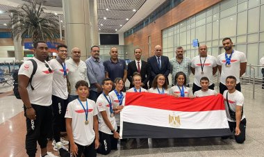 استقبال  بعثتي السباحة بالزعانف والملاكمة بمطار القاهرة الدولي