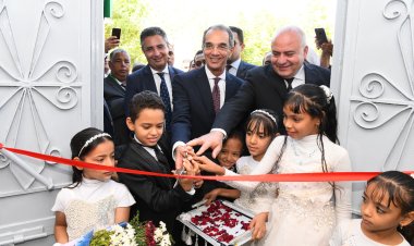 وزير الاتصالات ومحافظ قنا يفتتحان 3 مكاتب بريد مطورة  