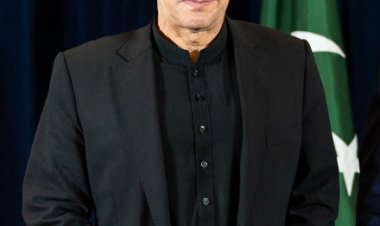  المحكمة العليا تسقط تهم الإرهاب عن رئيس الوزراء الباكستاني السابق