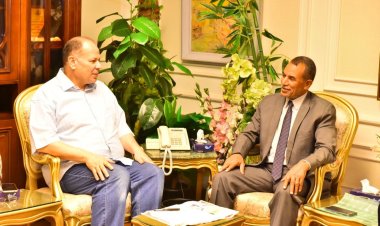 محافظ أسيوط يستقبل والد الشهيد «النقيب عبد الله دياب» ابن مركز أبنوب