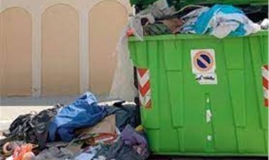 ضبط سيدة تلقي جثة طفلها بصندوق قمامة بالمعصرة