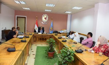 رئيس جامعة سوهاج يناقش استعدادات إنشاء وحدة الميكروسكوب الإلكتروني الماسح
