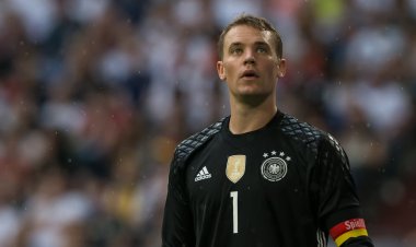 نهاية موسم الحارس «نوير» بعد إصابته بكسر بالساق