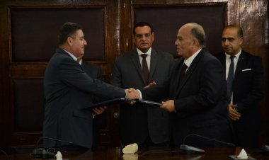 وزير التنمية المحلية ومحافظ الإسكندرية يشهدان توقيع عقد المنظومة الجديدة للمخلفات