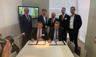 وزير النقل يوقع مذكرة تفاهم مع شركة سكك حديد ألمانيا لتبادل سائقي القطارات