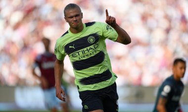 هالاند يفوز بجائزة لاعب الشهر في الدوري الإنجليزي