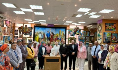 بمجسم الرئيس السيسي.. مدير تعليم الإسكندرية يشهد المعرض الختامي للأنشطة الصيفية