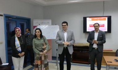 محافظ الشرقية  يتابع فاعليات دورة تأهيل ورفع مهارات القيادات التنفيذية النسائية