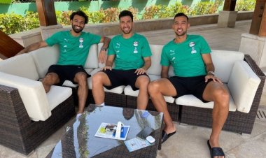 محمد صلاح يفاجئ عروسين خلال معسكر المنتخب بالإسكندرية | فيديو