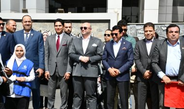 وزير الرياضة ومحافظ بني سويف يطلقان شارة البدء لماراثون الدراجات