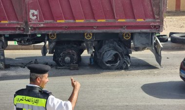 انفجار إطار سيارة نقل يسبب كثافات مرورية بطريق مصر إسكندرية الصحراوي