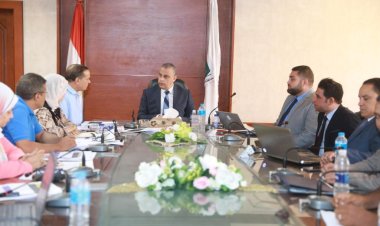محافظ سوهاج يترأس اجتماع لجنة تقييم أعمال مبادرة المشروعات الخضراء الذكية