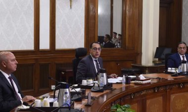 تنفيذًا لتوجيهات الرئيس السيسي.. «مدبولي»  يُتابع الموقف التنفيذي لمنظومة النقل الذكي