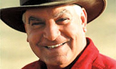 «مُسيء للفراعنة».. زاهي حواس يُطالب بتحرك وزارة الآثار بشأن تمثال شامبليون بفرنسا