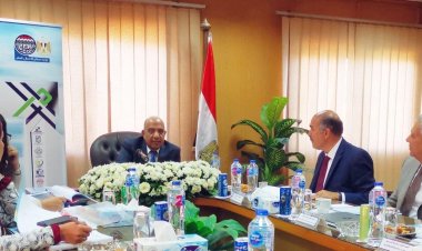 وزير قطاع الأعمال يتفقد «القابضة للأدوية» ويجتمع بمجلس إدارة الشركة