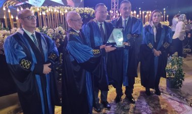 رئيس جامعة الإسكندرية يشهد حفل خريجي الدفعة 81 في كلية الحقوق