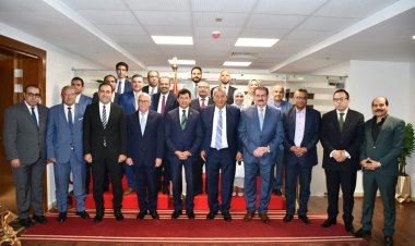 وزير الرياضة ومحافظ بورسعيد يوقعان عقد تدشين ستاد المصري الجديد